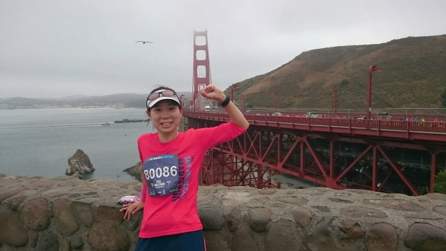 2015年7月のサンフランシスコマラソンで、ゴールデンゲートブリッジを背景に